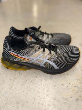 ASICS Novablast Pixel Noise Black/Sheet Rock Running Shoes Mens Size 9